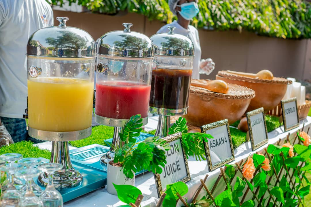 Cocktail and mocktail service in progress